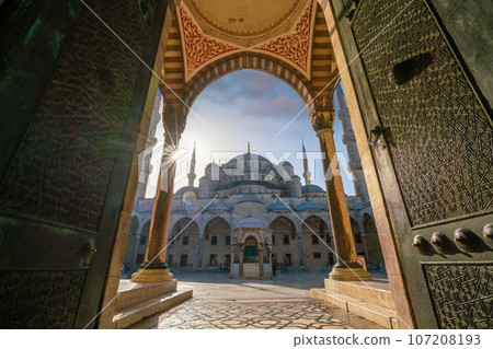 The Sultanahmet Mosque (Blue Mosque) in Istanbul, Turkey 107208193