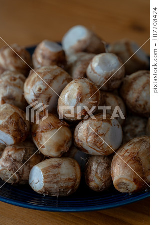 taro on a plate taro on a plate 107208424