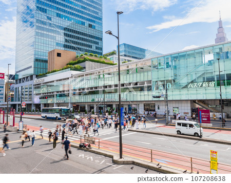 Shinjuku station south exit 107208638