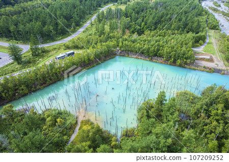 北海道美瑛白金藍池鳥瞰圖 107209252