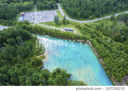 北海道美瑛白金藍池鳥瞰圖 107209255