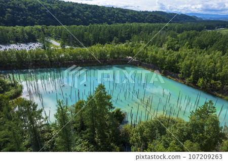 北海道美瑛白金藍池鳥瞰圖 107209263
