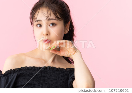 年輕女性的美麗 107210601
