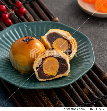 Mid-Autumn Festival Moon Cake Egg Yolk Pastry Mid-Autumn Festival Moon cake げっぺい 107211547