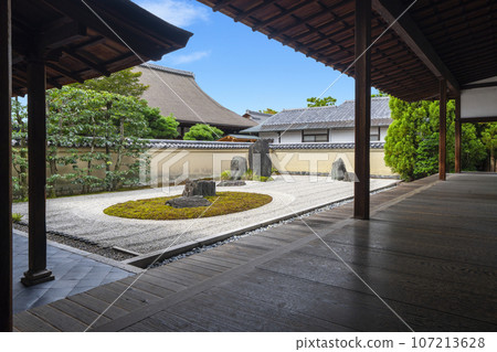 Daitokuji sub-temple, Ryugen-in, Hojo front garden “Ichishitan” (Shino, Kyoto) 107213628