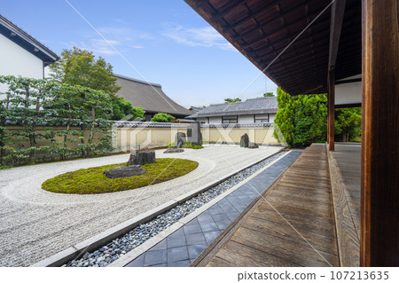 Daitokuji sub-temple, Ryugen-in, Hojo front garden “Ichishitan” (Shino, Kyoto) 107213635