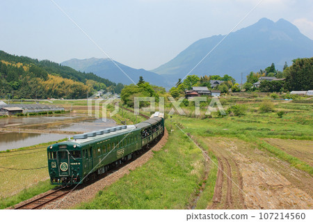 TORO-Q (Torokko train) running with Mt. Yufu in the background (JR Kyushu) TORO-Q (Torokko train) running with Mt. Yufu in the background (JR Kyushu) 107214560