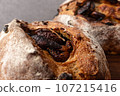 Pain de campagne with fig 107215416