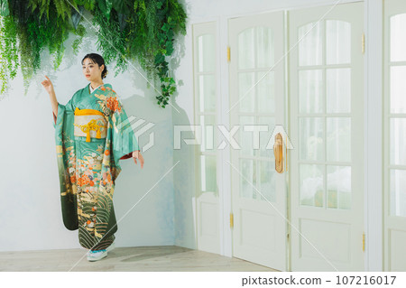 長袖和服的女人 107216017