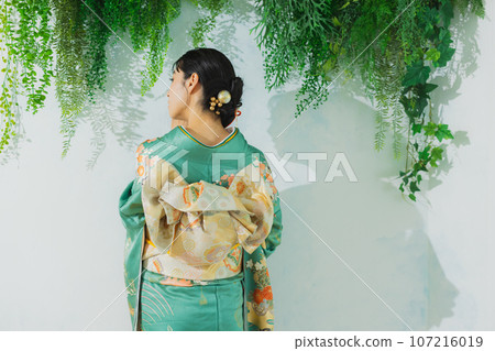 長袖和服的女人 107216019