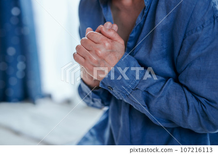 Senior woman with cold fingertips 107216113