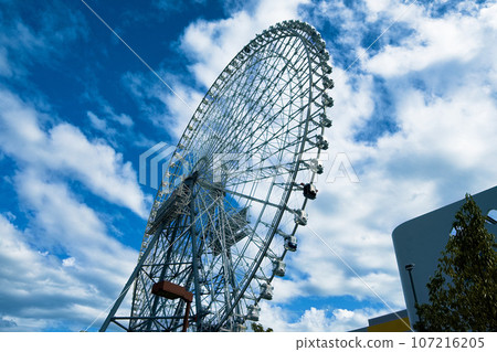 Osaka Wheel Ferris wheel at Expo Commemorative Park and Expo City Osaka Wheel Ferris wheel at Expo Commemorative Park and Expo City 107216205