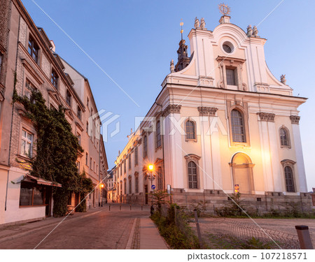University Square in Wroclaw at dawn. 107218571