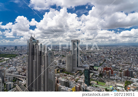 《東京》夏日的天空中的東京城市景觀 《東京》夏日的天空中的東京城市景觀 107219051