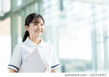 白色的一位小姐 107219457