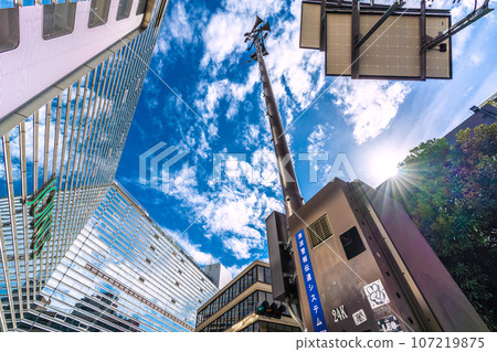 日本橫濱市容防災城市橫濱...相鐵橫濱站前的海嘯警報傳輸系統視圖 = 9 月 日本橫濱市容防災城市橫濱...相鐵橫濱站前的海嘯警報傳輸系統視圖 = 9 月 107219875