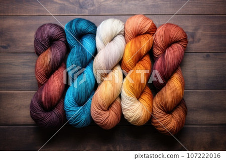yarn split at the center with two distinct colors 107222016