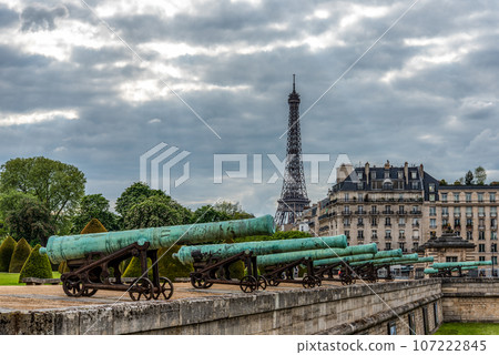 Canons at the Military Museum in Paris, the Eiffel tower in the background Canons at the Military Museum in Paris, the Eiffel tower in the background 107222845