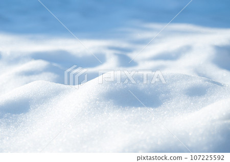 落下的雪的特寫 107225592