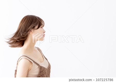 A one-piece woman whose hair flutters in the wind A one-piece woman whose hair flutters in the wind 107225786