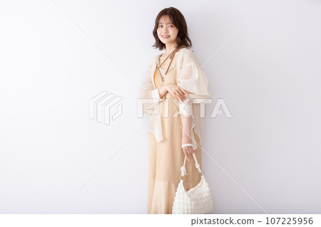 Woman going shopping 107225956