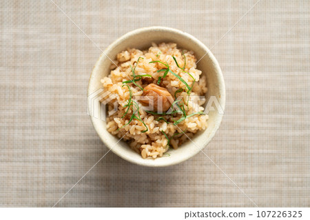 Rice with nametake mushrooms served with pickled plums and perilla leaves 107226325