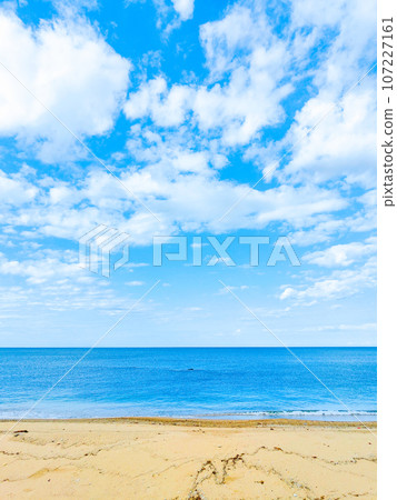 Blue sky and sea 107227161