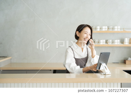 Staff answering the phone at a cafe 107227307