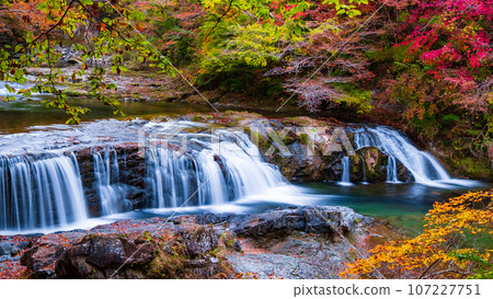 秋天的麻武溪谷：不動瀑布 107227751
