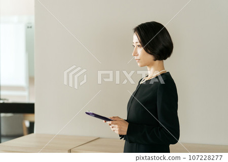 Photo of mourners holding condolences 107228277