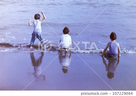 在沙灘上 在沙灘上 107229084