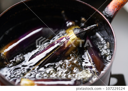製作玉茄子、冰煎茄子 107229124