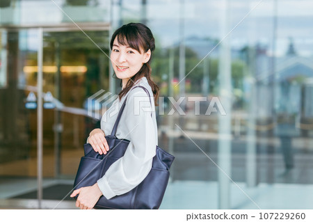 上班/通勤/在大公司工作的商業女性/職業婦女(換工作/再就業) 上班/通勤/在大公司工作的商業女性/職業婦女(換工作/再就業) 107229260