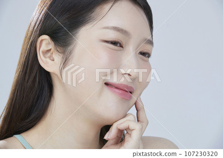 beauty concept photo of korean asain beautiful woman with cosmetic 107230320