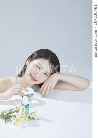 beauty concept photo of korean asain beautiful woman with cosmetic beauty concept photo of korean asain beautiful woman with cosmetic 107230461