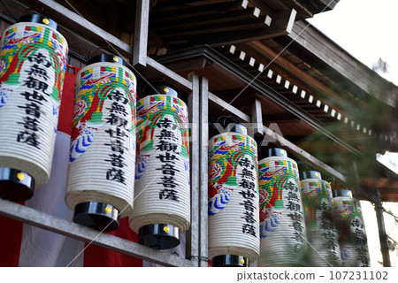 寺廟裡有很多燈籠 107231102