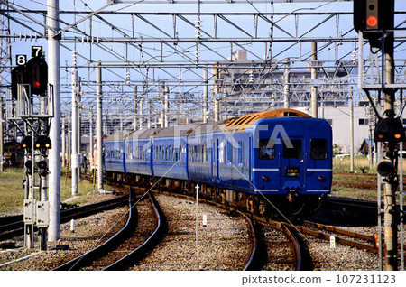 2002 24 series Blue Train Nihonkai undergoing internal changes 2002 24 series Blue Train Nihonkai undergoing internal changes 107231123