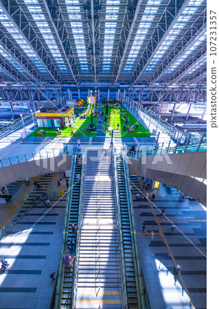JR Osaka Station Time Square and large space JR Osaka Station Time Square and large space 107231357