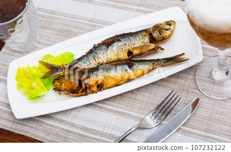 Grilled sardines served with fresh vegetable salad Grilled sardines served with fresh vegetable salad 107232122