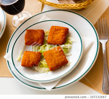 San Jacobo tapa, fried cheese with ham 107232667