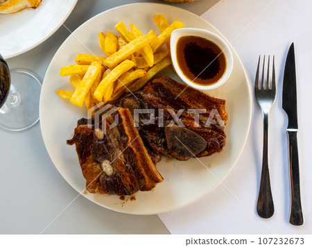 Portion of fried potatoes with beef steak 107232673