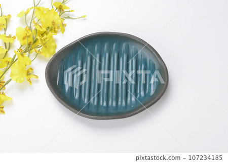 Japanese dish 107234185