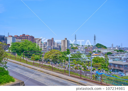 從東京稻城市東長沼七曲三春兒童公園附近向北眺望，綠意盎然 107234981