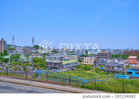 從東京稻城市東長沼七曲三春兒童公園附近向北眺望，綠意盎然 107234982