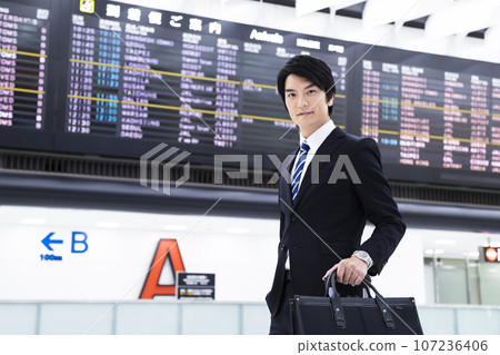 Young businessman going on a business trip from the airport 107236406