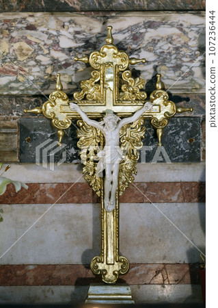 Cross on the altar of Our Lady in Zagreb cathedral 107236444