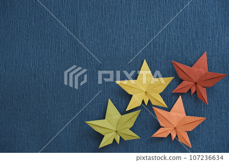摺紙楓葉，綠色，黃色，橘色，紅色，夜空秋葉 107236634