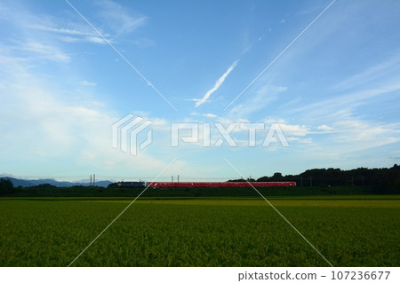 東京地鐵 2000 系列由 A 級 EF65 電力機車運輸（東海道幹線伊苗能登川，2023 年 9 月） 107236677