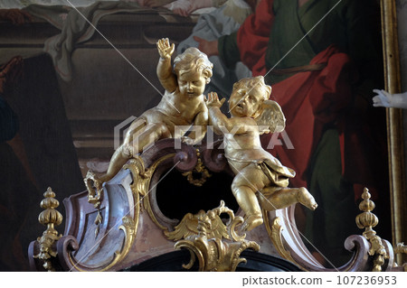 Angels, statue on the main altar in Amorbach Benedictine monastery church in Lower Franconia, Bavaria, Germany Angels, statue on the main altar in Amorbach Benedictine monastery church in Lower Franconia, Bavaria, Germany 107236953