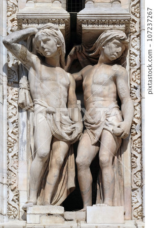 Atlantes supporting the main facade of the Milan Cathedral, Duomo di Santa Maria Nascente, Milan, Lombardy, Italy 107237267